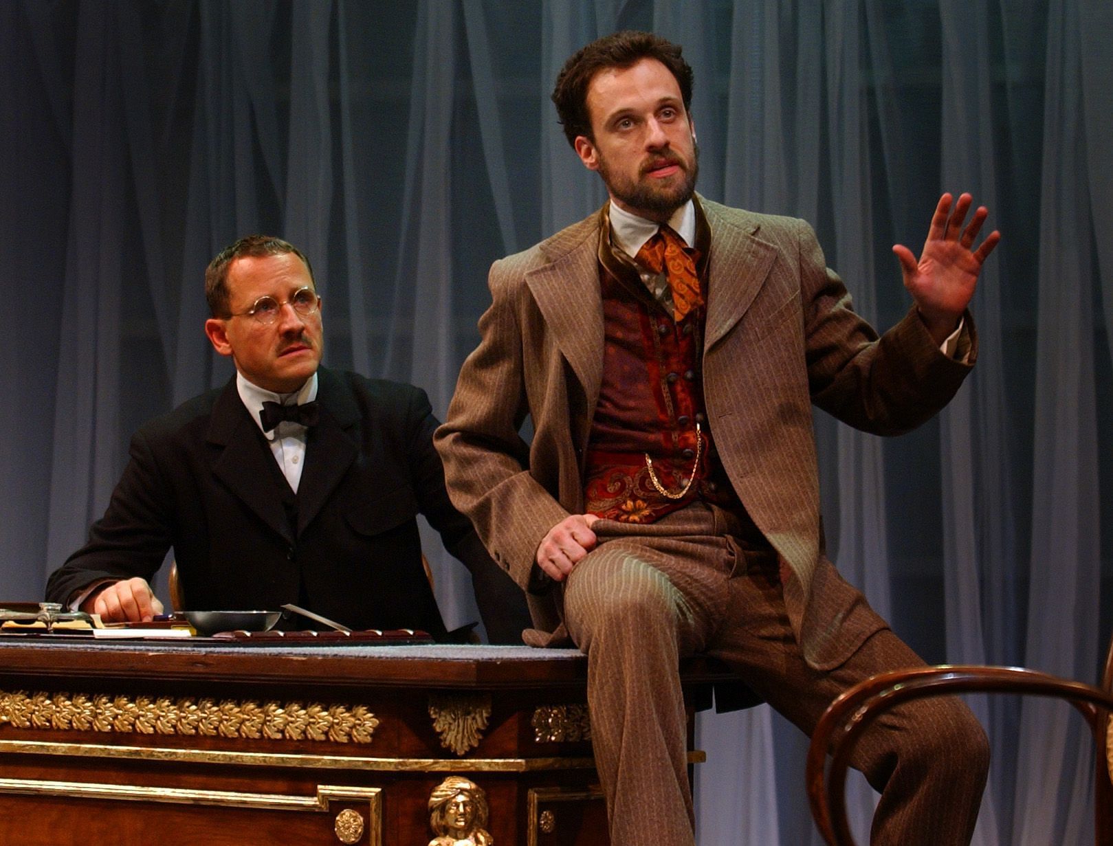 Sam Robards and Yulin in a scene from The Talking Cure (Image via Getty)